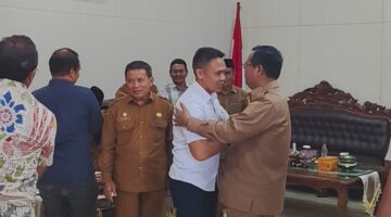 Profesor Sutan Nasomal Menyambut Baik Penyerahan Sertifikat Sekolah Rakyat Diserahkan Bupati Aceh Singkil Safriadi Oyon!!!